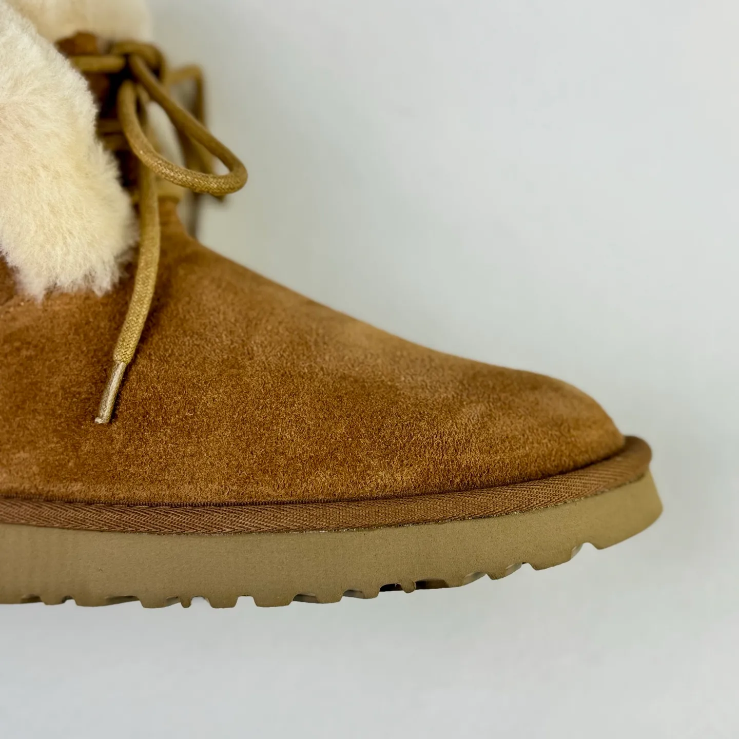 The top version in Guangzhou has arrived. Local 💰600 UGG Classic Novelty comfortable and fashionable snow boots for women. Maroon color has arrived.